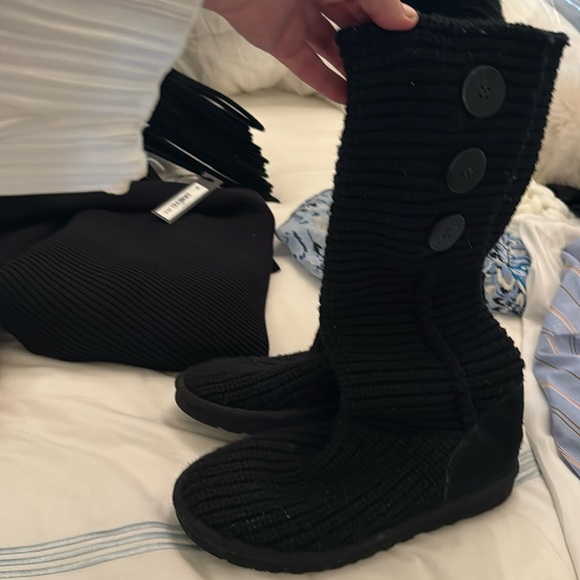 Ugg 3 button Boot - Picture 1 of 4